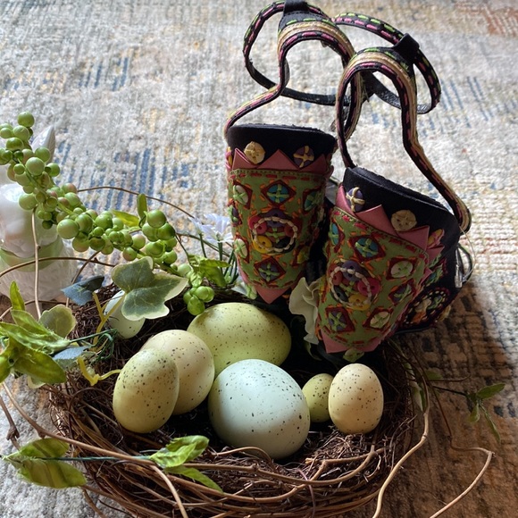 Platform Wedges, Sandals. Multi-Color Embroidery & Buttons. Sam Edelman. Size 7 - Picture 5 of 13